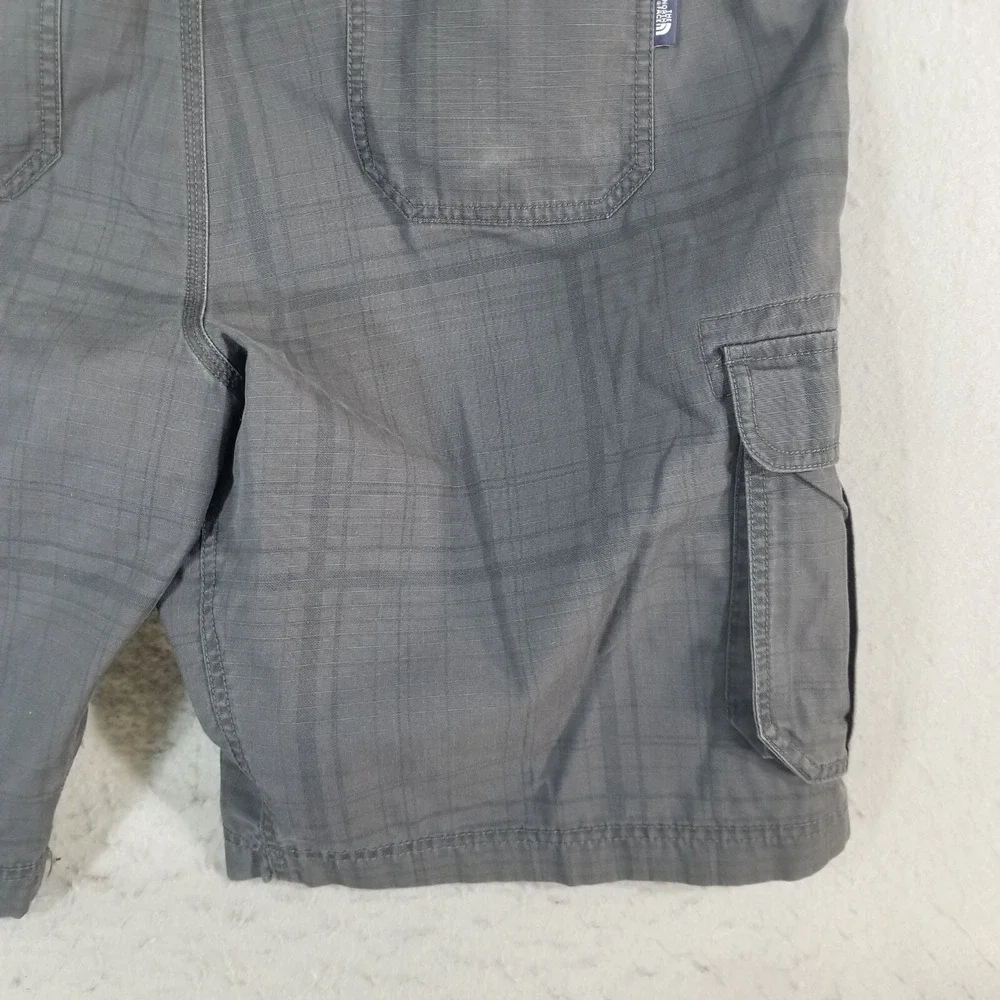 The North Face cargo hiking shorts men's 40x12 gray plaid outdoor adventure
